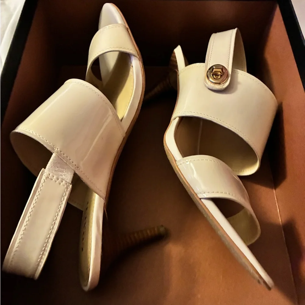 EUC Coach *Marla* Patent Leather Heels with Gold Accent Stacked Heel - Picture 6 of 12